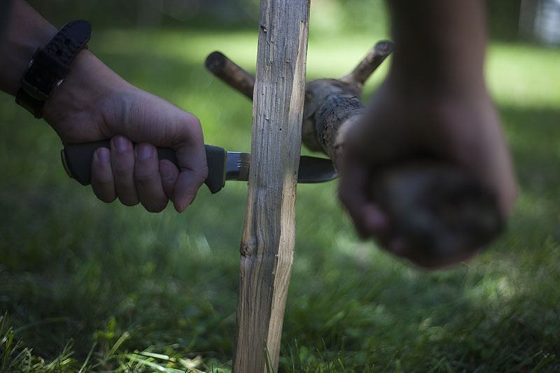 Splitting wood by batoning