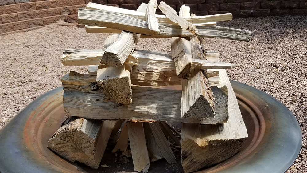 Firewood arranged in the Log Cabin Lay